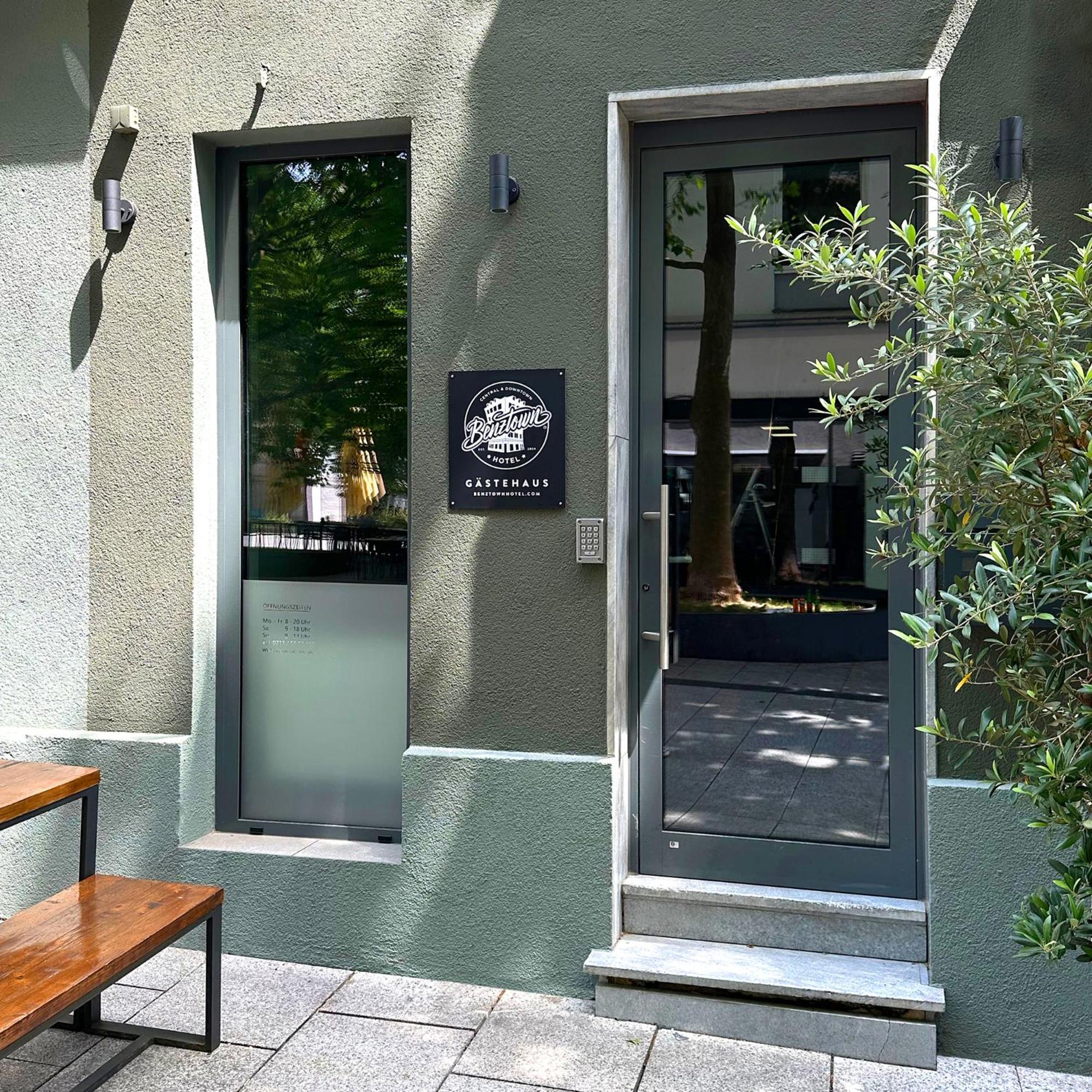 Benztown Hotel Gaestehaus Stuttgart Bagian luar foto