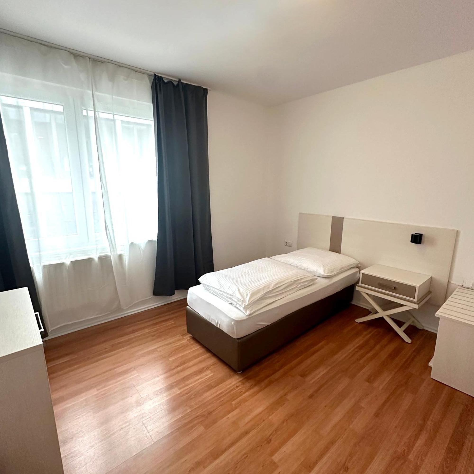 Benztown Hotel Gaestehaus Stuttgart Bagian luar foto