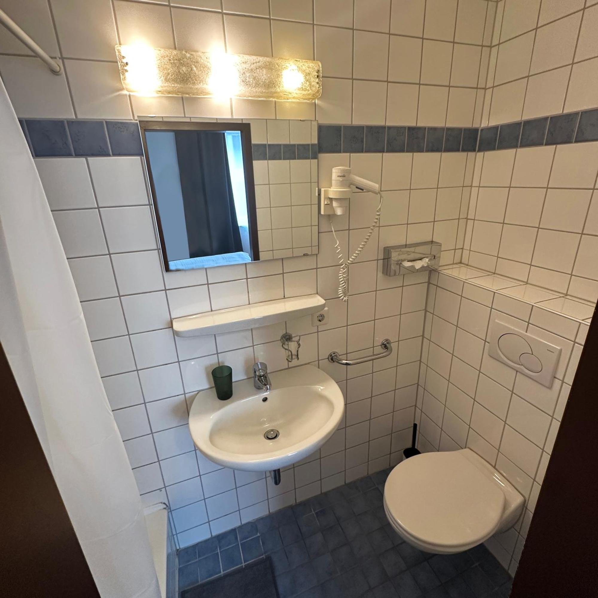 Benztown Hotel Gaestehaus Stuttgart Bagian luar foto