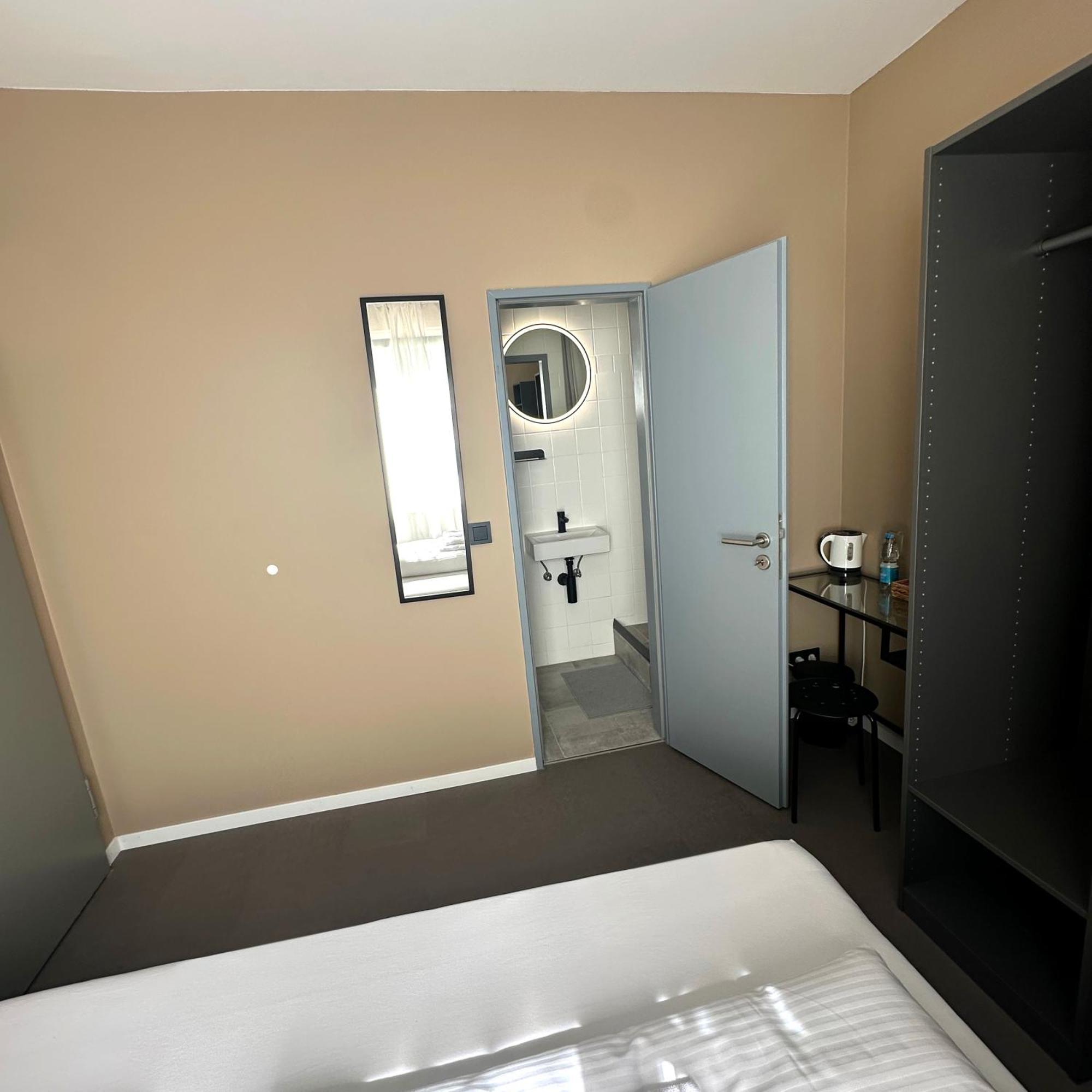 Benztown Hotel Gaestehaus Stuttgart Bagian luar foto