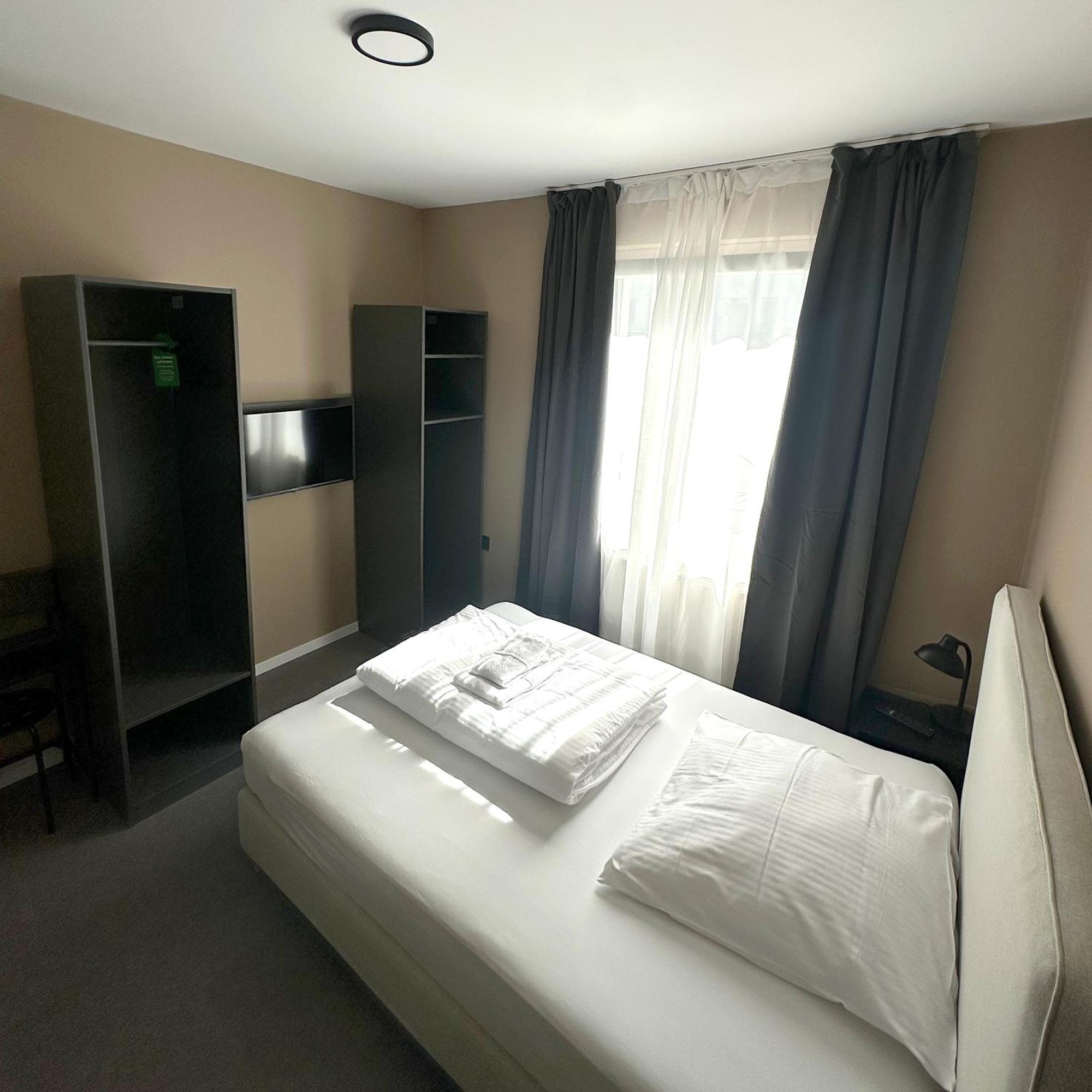 Benztown Hotel Gaestehaus Stuttgart Bagian luar foto