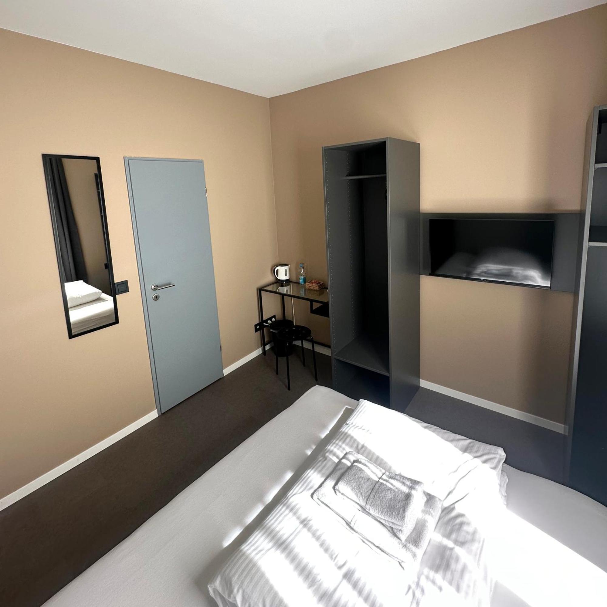 Benztown Hotel Gaestehaus Stuttgart Bagian luar foto